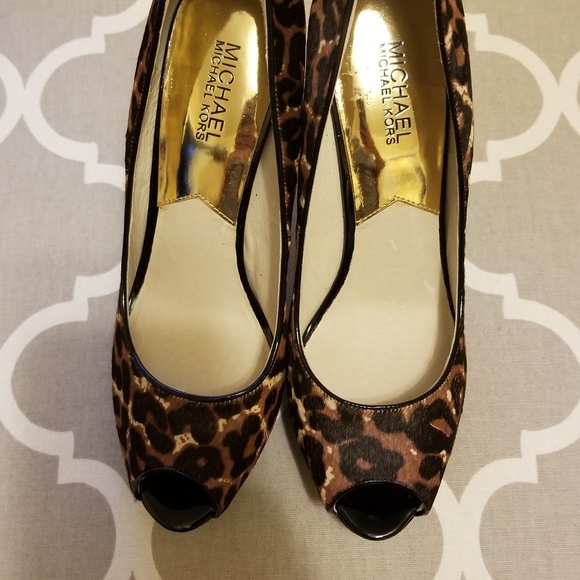 MICHAEL KORS CHEETAH YORK PLATFORM PEEPTOE HEELS - Picture 2 of 6
